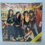 LP - Conservado e original disco de vinil - BON JOVI IN BRAZIL - Edição limitada - STEREO - Ano: 1989 -POLYGRAM -  Medida: 31 cm x 31 cm.