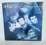 LP - Conservado e original disco de vinil - A-HA - STAY ON THESE ROADS -  - Ano: 1988  - BMG ARIOLA  - Acompanha encarte - Medida: 31 cm x 31 cm.