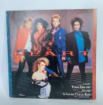 LP - Conservado e original disco de vinil - HEART - STEREO  Ano: 1985 - EMI - Acompanha encarte -  Medida: 31 cm x 31 cm.