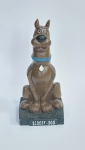 ESCOOBY - DOO - Lindo boneco de resina representando - SCOOBY - DOO - Medida: 16 cm de altura x 7 cm x  6,5 cm de base.