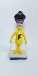 OS IMPOSSÍVEIS - Lindo boneco em resina representando - HOMEM - FLUIDO - Medida: 18 cm de altura x 7,5 cm x 5,5 cm. Os Impossíveis. Foi uma série de desenho animado produzida pelos estúdios Hanna-Barbera em 1966, que narrava as aventuras de uma banda de rock, formada por três rapazes que estavam sempre fazendo shows pelo mundo, e que combatia o crime nas horas vagas.