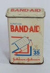 Antiga lata de curativos - BAND-AID - Johnson e Johnson - Acompanha 18 unidade - Medida: 9 x 6 x 3 cm.