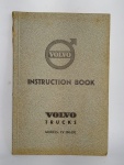 RARO - Original Livro - Instruction Book - VOLVO Trucks - Models: LV 280-292 - ANO: 1939 - Possui 83 Páginas com ilustrações, mapa de instrução e textos - Item para colecionador - conservado - Brochura - Idioma: Inglês - OBS: Possui pequeno desgaste na lombada, não abala a estrutura. - Medida: 23 x 17 cm.