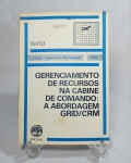 Antigo Livro - GERENCIAMENTOS DE RECURSOS NA CABINE DE COMANDO: A ABORDAGEM GRID/CRM - TEXTO Coleção Universal e Permanente UP05 - Incisa - Gerenciamento de Recursos na Cabine de Comando - Robert R. Blake e Jane Srygles Mouton - Brochura - Possui 121 páginas conservadas - Medida 22 x 16 cm.