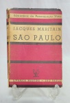 Antigo Livro Religioso - Jacques Maritain - SÃO PAULO - Nº 11 - Biblioteca do Pensamento Vivo - Livraria Martins - Impresso na E. G. ''Revista dos Tribunais'' Ltda. Capa com sobrecapa - Obs: Possui desgastes na sobrecapa - Conforme fotos - Folhas firmes, conservadas, com amarelado do tempo - Tradução de Oscar Mendes - Copyright 1942 - Possui 173 páginas - Obs: Possui assinatura na primeira página e Poucos furinhos causados por insetos, não atrapalhando a leitura e estrutura das páginas - Medida do livro: 18 x 13 x 2 cm.