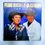 Disco de Vinil - Original - PEDRO BENTO E ZÉ DA ESTRADA - Amar ao Luar - 1990 - Chantecler - Medida: 31 x 31 cm.