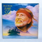 Disco de Vinil Original - LP - WILLIE NELSON - ISLAND IN THE SEA - 1987 - Conforme fotos - Medida: 31 x 31 cm.