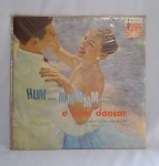 Antigo Disco de Vinil - Original - MÁRIO GENNARI FILHO - MMMM...É BOM DANÇAR - Disco em bom estado de conservação - Conforme fotos - Medida 31 x 31 cm.