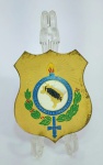 Antiga  placa metálica com detalhes esmaltados representando Brasão da Federação Nacional dos Policiais Rodoviários Federais. Medida: 11,5 cm x 9.5 cm . Não acompanha suporte.