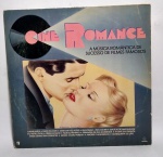 Disco de Vinil Original - LP - CINE ROMANCE - 1987 - SOM LIVRE - A Música Romântica de Sucesso de Filmes famosos - Conforme fotos - Medida: 31 x 31 cm.