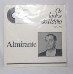 Antigo e Original Disco de Vinil de Acervo - LP - ALMIRANTE - Os Ídolos do Rádio - Volume XX - Ano: 1989 - Acompanha encarte - ACERVO do violinista, cantor e compositor Jararaca (José Luiz Calazans) e de seu filho Luiz Calazans -Medida: 31 x 31 cm.