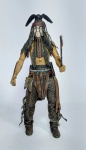 Lindo boneco de coleção representando  - TONTO - Cavaleiro Solitário - Johnny Depp - PVC - Todo articulado - Acompanha machado e faca - Medida: 18 cm de altura.