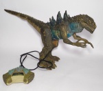 RARIDADE - Antigo e Grande GODZILLA (1998) - Toho Co. Ltda - Toy Biz - Funcionamento: 4 pilha pequenas - Porém necessita de revisão pois não está funcionando. Antes ele emitia som e andava - Porém peça ficou muito tempo guardada -  Revestimento em borracha e plástico rígido - Conforme fotos - Medida: 30 cm de altura x 57 cm de comprimento x 13 cm.