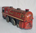 Antigo Brinquedo - Locomotiva de lata litografada da Bandai - MADE in JAPAN  - Funcionamento: 3 pilhas Grandes - Não está funcionado. Faltando peças. Conforme fotos. Medida: 37 cm de comp x 12 cm x 16 cm alt.