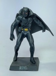 COLEÇÃO MARVEL - Linda miniatura em metal pintada à mão representando - PANTERA NEGRA - Eaglemoss Collections - Acompanha revista - Medida: 8 cm de altura x  6 cm  x 4 cm de base