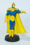 DC COMICS - Linda miniatura em metal pintada à mão representando - SR. DESTINO - Coleção Super Heróis - Eaglemoss Collections - Acompanha revista - Medida: 10,5 cm de altura x 7 cm x 4,5 cm de diâmetro de base.