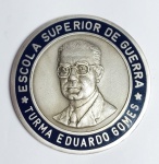 Exército Brasileiro - Medalha de bronze comemorativa Jubileu de Prata - 25 anos - 1982/2007 - Turma Eduardo Gomes - Escola Superior de Guerra - Efígie do Brigadeiro em alto relevo. Medida: 46 mm de diâmetro x 5 mm de espessura.