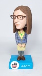 Conservada Boneca Bobble Head de Coleção  - AMY FARRAH FOWLER - Da Série Americana de TV - The BIG BANG Theory - Funko LLC 2013  - Material: PVC - Medida: 18 cm de altura x 7 cm x 7 cm de base.