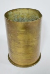 Antigo Capsula de Canhão Inerte em bronze - Munição 105 MM - Medida: 15 cm de comprimento x 12 cm de diâmetro da base - Peso: 1820 gramas - Conforme fotos.