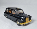 Linda Miniatura em metal - CORGI AUSTIN LONDON TAXI - Made in Britain. Medida: 12 cm x 5 cm x 5 cm.