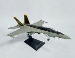 Aviões de Combate - Linda miniatura de coleção representando o Jato - BOEING F/A-18E Super Hornet - EUA - Escala: 1/72 - Material: Metal e plástico - Acompanha revista - Editora Planeta DeAgostine do Brasil Ltda - Ano: 2012 - Medida: 26 cm comprimento x 19 cm de envergadura da asa  x 10 cm de altura com o suporte.