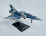 Aviões de Combate - Linda miniatura de coleção representando o Jato - MIRAGE 2000 C - Brasil -Escala: 1/72 - Material: Metal e plástico - Acompanha revista - Editora Planeta DeAgostine do Brasil Ltda - Ano: 2012 - Medida: 21 cm comprimento x 12,5 cm de envergadura da asa  x 10,5 cm de altura com o suporte.