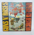 Disco de vinil - LP - GUNS N' ROSES - Apetitte For Destruction - Possui encarte com as letras das músicas - Ano: 1988 - Geffen Records - medida: 31 cm x 31 cm.