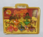 Antigo e Original Brinquedo Doodletop - Draws acky Art - Ano 1996 TopLine Toys - Made in U.S.A - Acompanha na embalagem origina:, 5 suportes de canetinhas no formato de Pião + 2 pacotes de canetinhas lacrados + manual + diversas papeis com atividades - Conservado - Obs: Possui desgaste na embalagem - Medida da embalagem: 32 x 29 x 7 cm.