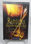 Livro de Coleção - RANGERS ORDEM DOS ARQUEIROS - Livro 4 - FOLHA DE CARVALHO - por John Flanagan - Editora: Fundamento - Mais de 7,5 milhões de cópias vendidas - Possui 288 páginas conservadas - Português - Medida: 23 x 16 x 3 cm.