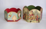 Lote com 2 Antigos e Lindos Porta Panetone em madeira - Com linda decoração natalina - Medida maior: 19 x 19 x 13 cm. Medida menor: 16 x 16 x 10 cm.