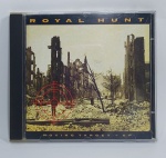 CD - Conservado e original COMPACT DISC - ROYAL HUNT - MOVING TARGET +EP  - Ano: 1995 CBS - Acompanha encarte. Medida: 14 cm x 12 cm x 1 cm.