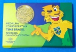 1 Cartela com 1 Medalha do Mascote Ginga do Time da Olimpiada do Brasil de Bronze Comemorativa da Ol