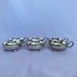 Lote com (6) seis taças para sobremesa em metal espessurado a prata com pegador e pés em bola. Quatro são EBERLE e duas não possuem marcação. Med.: 9cm e 8,5cm de diâmetro respectivamente.
