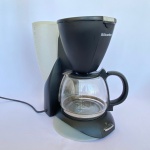 ELECTROLUX - Cafeteira elétrica com filtro permanente removivel com capacidade para 10 cafés. Med.: 29cm de altura e 26cm de comprimento. Funcionando. Produto usado. Voltagem 127v.