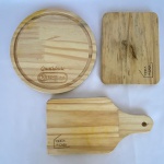 Lote com 3 (três) pequenas tábuas para frios, sendo 1 redonda 21cm de diâmetro e 2 retangulares med. 17X13cm
