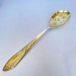 W.S. OLD ENGLISH SILVER PLATE - Colher para servir em metal prateado, med. 24cm. Apresenta desgastes