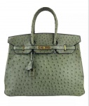 Bolsa Hermes Birkin, 35, de avestruz na tonalidade verde.