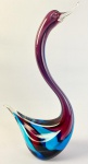 MURANO ANOS 60  LINDA ESCULTURA EM MURANO COM FEITIO DE CISNE. ELEGANTE FEITIO! ASSINADA PELO ARTISTA SOB A BASE. ITÁLIA, DEC. 60. 43 CM DE ALTURA