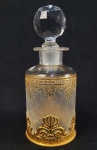 BACCARAT - MAGNIFICENTE PERFUMEIRO EM CRISTAL ESTILO E ÉPOCA NAPOLEÃO III,  COM BELISSIMA LAPIDAÇÃO REALÇADA EM OURO  APRESENTANDO  BARRADO COM GREGA E PALMETAS.GUARNIÇAO EM BRONZE ORMOLU APRESENTADO GRIFOS E PALMETAS. TAMPA COM LAPIDAÇÃO DIAMANTE. POUCAS VEZES SE VERÁ PERFUMEIRO TÃO BELO E EM EXCEPCIONAL ESTADO DE CONSERVAÇÃO. FRANÇA, SEC. XIX. 19 CM DE ALTURA