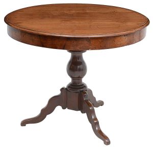 Antiga</b> mesa de apoio</b>, circular, em madeira nobre. Coluna central em forma de balaústre apoiada em "plateau" hexagonal e três pernas recurvadas e movimentadas. Séc. XIX ou início do XX. Med. 80 x 96 cm