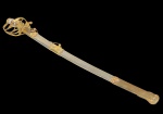 <b>Brasil Império  Séc. XVIII</b>. Raro e histórico <B>sabre</b> pertencente a Guarda Imperial. Lâmina de aço azulado, assinada AF Co Schimmelbusch, Solingen. Decorada com os dizeres, Imperador e Nação em uma das faces e na outra, Pátria e Constituição. Brasão do Brasil Império sob a guarda e bainha com corrente original. Presente do Imperador Pedro II ao Duque de Saxe, conforme atestado da família Orleans de Bragança. Recibo de aquisição, Galerie Koller, março 1983. 
