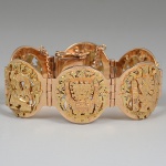 <B>Pulseira</B> antiga em ouro 18k, com motivos incas. Peso 93,05 gramas.