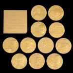 <b>Conjunto de 11 medalhas e 1 placa</b> em ouro 24k. Os descobridores. Gravura de Fritz Lohmann. Ouro Preto Collection. Peso total 365 gramas.