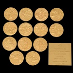<b>Conjunto de 13 medalhas e 1 placa em ouro 24k</b>. Os profetas, de Antônio Francisco Lisboa, "O Aleijadinho". Gravura de Fritz Lohmann. Peso total 374 gramas.