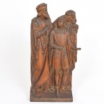 Magnífico <b>conjunto escultórico</b> europeu representando figuras medievais em madeira com resquícios de policromia. Europa. Séc. XV. Alt. 59 cm; Larg. 28 cm