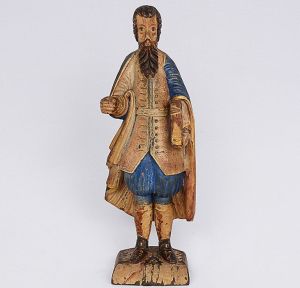 Rara imagem representando <b>São Paulo</b> em madeira policromada, apresentando belo tratamento dos cabelos e barba. A mão esquerda sustenta o Evangelho. São Paulo. Séc. XVIII. Alt. 49 cm