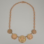 <B>Colar</B> antigo em ouro 18k, com motivos incas. Peso 55,98 gramas.