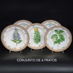 <B>Conjunto de 6  pratos de sopa</b> em porcelana dinamarquesa da importante manufatura Royal Copenhagen modelo "<B>Flora Danica</B>". Cada peça, inteiramente pintada à mão em belíssima policromia com suas designações botânicas e numeração no verso. Apresentam bordas em mínimos picotados cobertos a folha de ouro. Diâm. 25 cm
