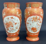 Satsuma Imperial - Par de Vasos em Porcelana Ricamente Decorada 30,5 x 15 cm - Japão Séc. XIX