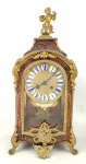 André Charles Boulle (1642 - 1732) - Belíssimo relógio francês de mesa, do século XVIII, com cai